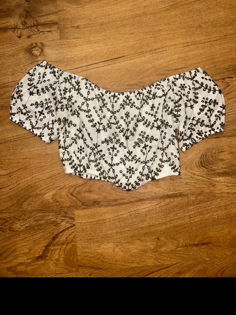 Forever 21 White Cropped Puff Sleeve Top with Black Embroidery